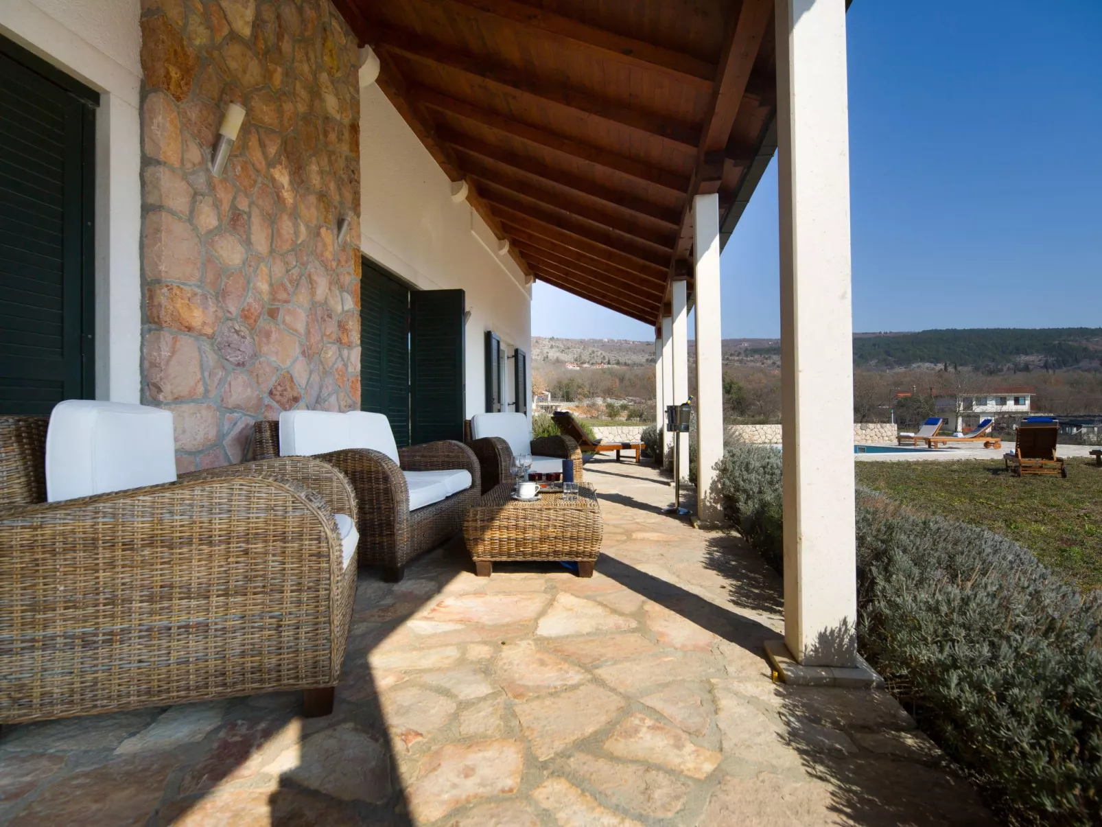 Ferienvilla mit Garten, Grill und Terrasse-Dedans