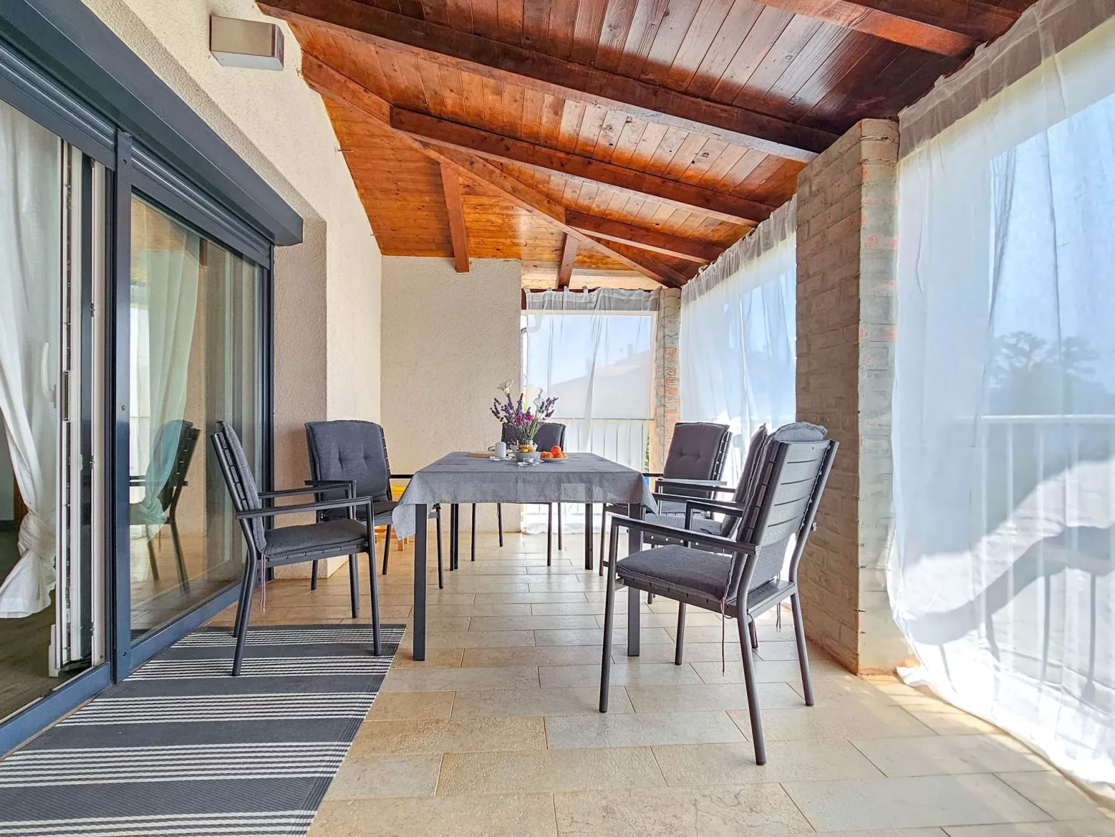 "Ines A5" mit Balkon-Dedans