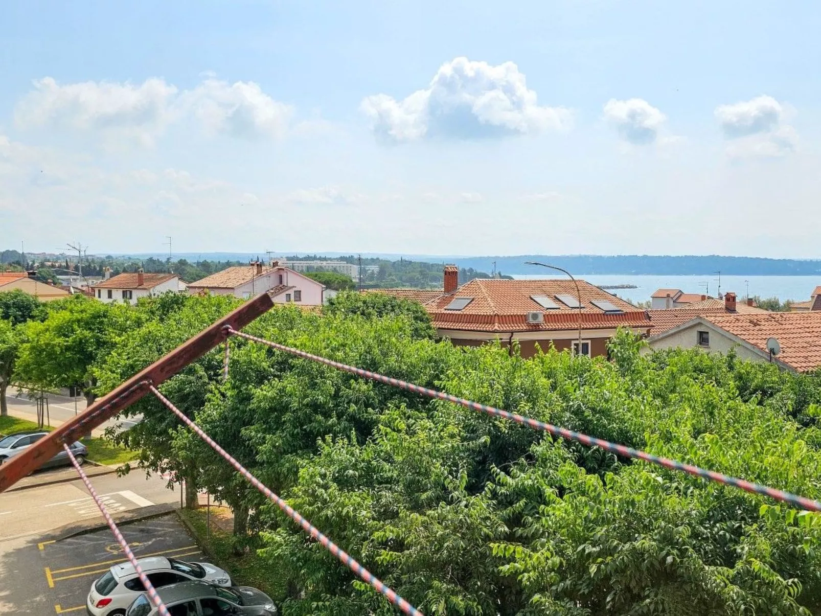 Wohnung im Zentrum mit einem Balkon-Draußen