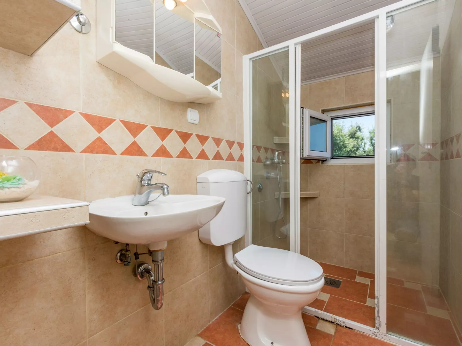 Gemütliche Wohnung mit Meerblick vom Balkon aus-Inside