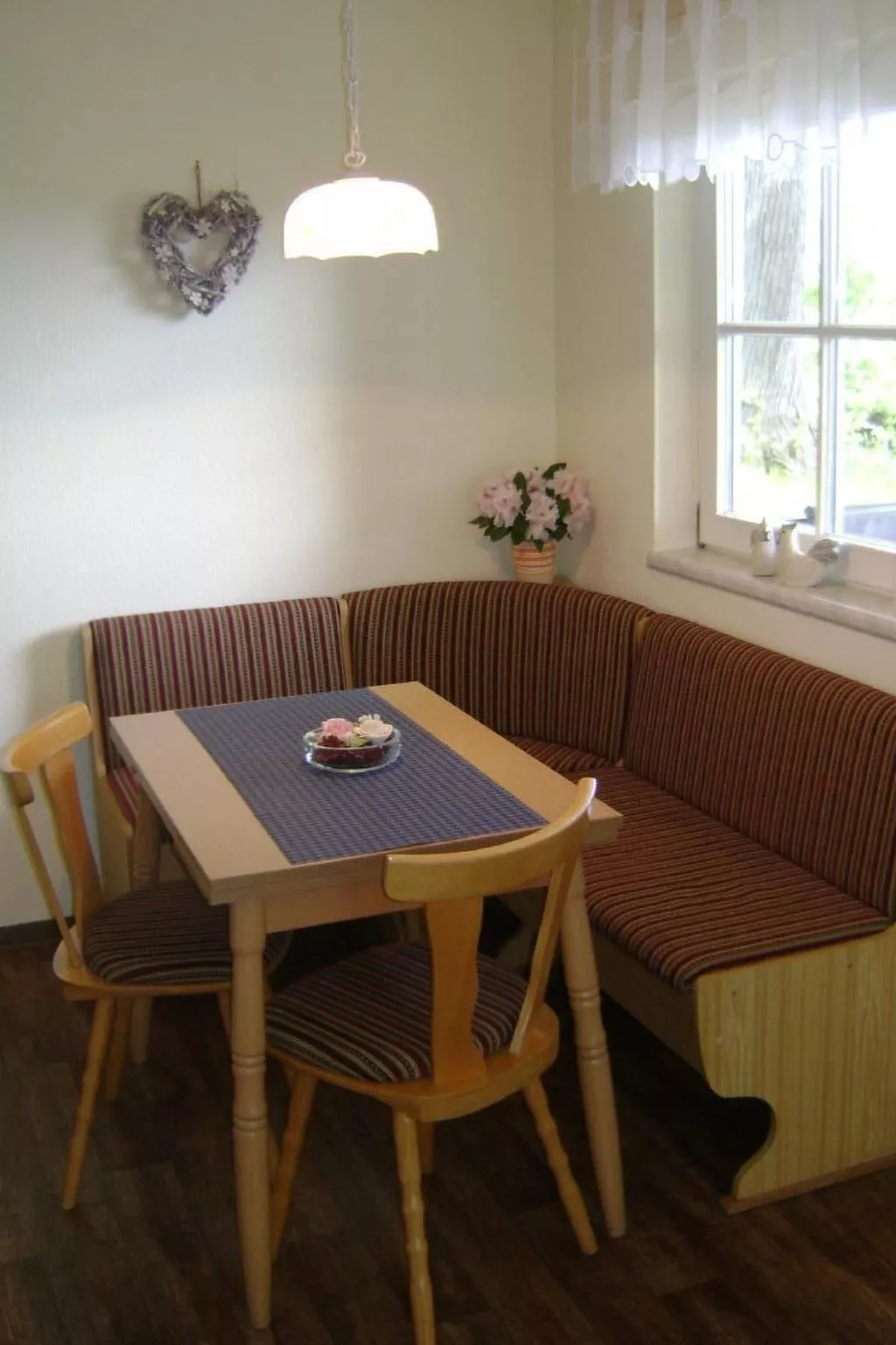 Mit Blick auf die Berge-Drinnen