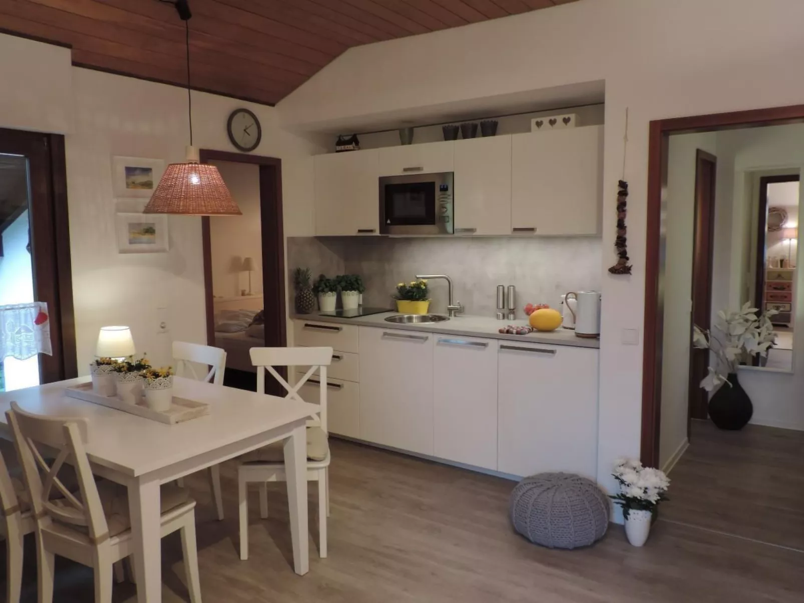 Schlossblick mit Teilseeblick-Drinnen