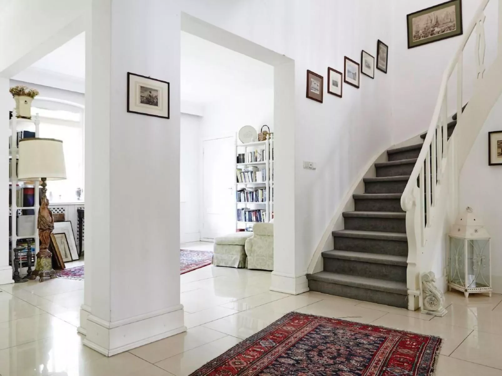 Landgut mit Blick auf das Wasser-Drinnen