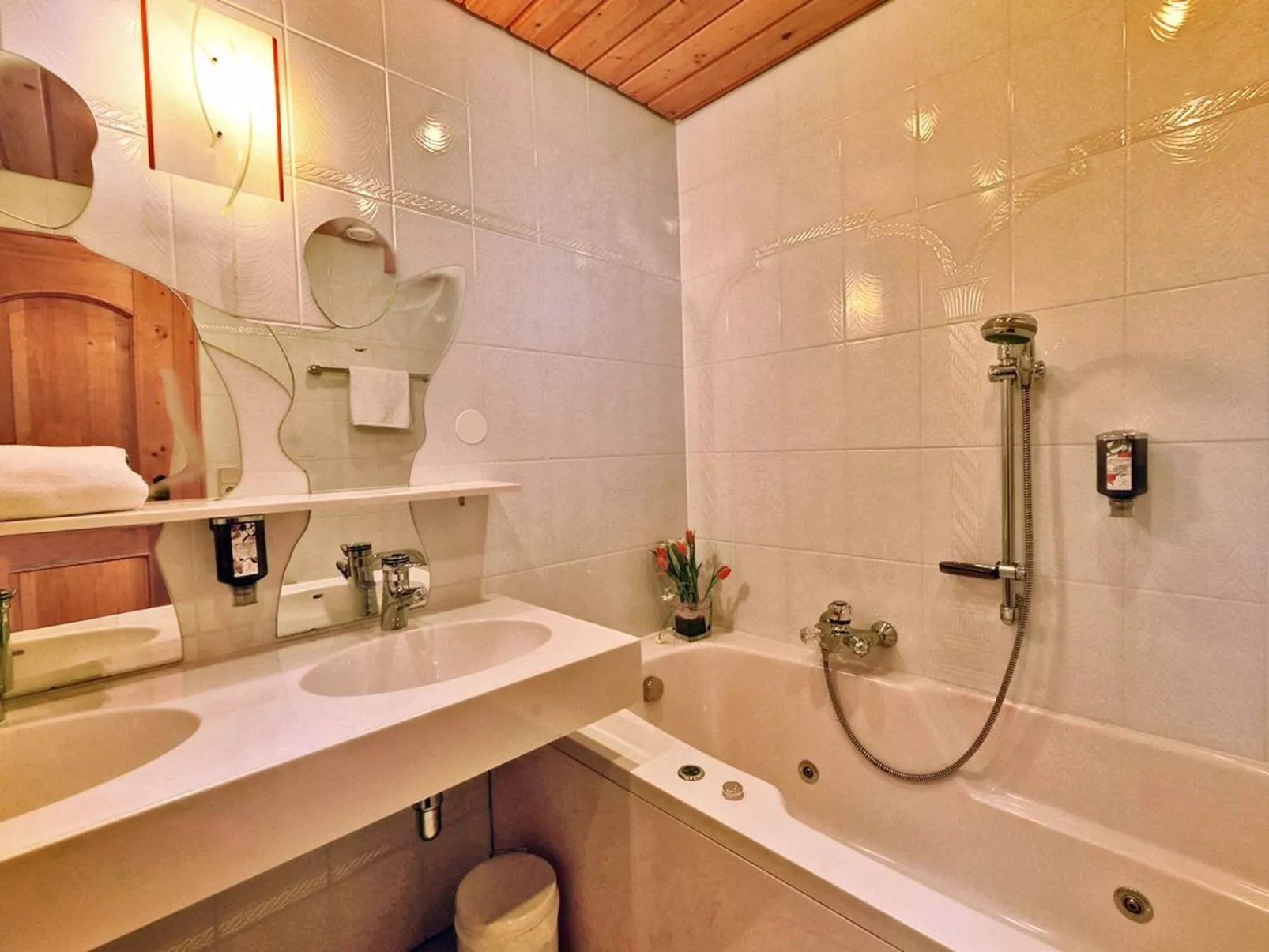 Glocknerhaus-Drinnen