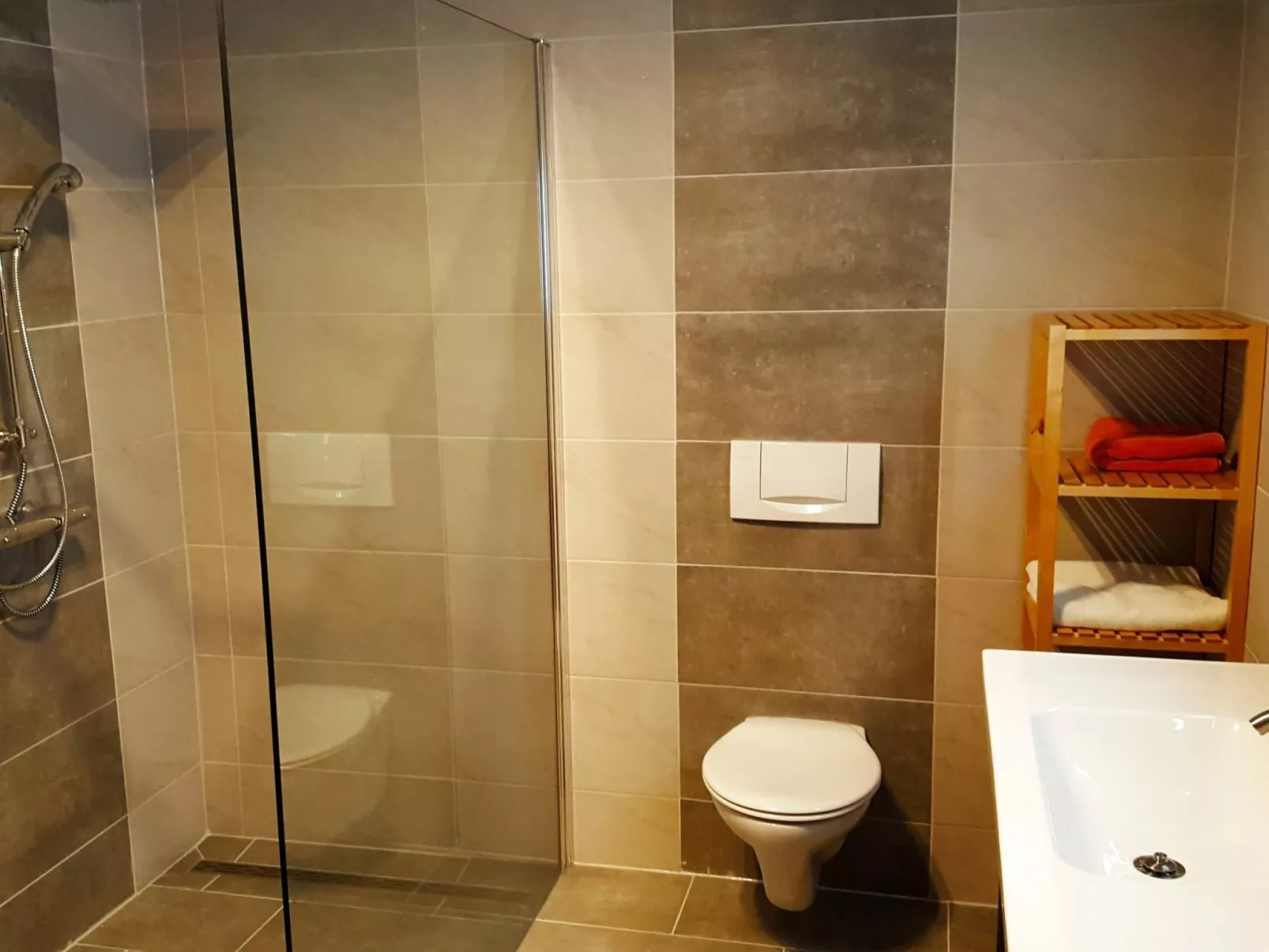 In Wiesen mit Privatem Pool-Drinnen