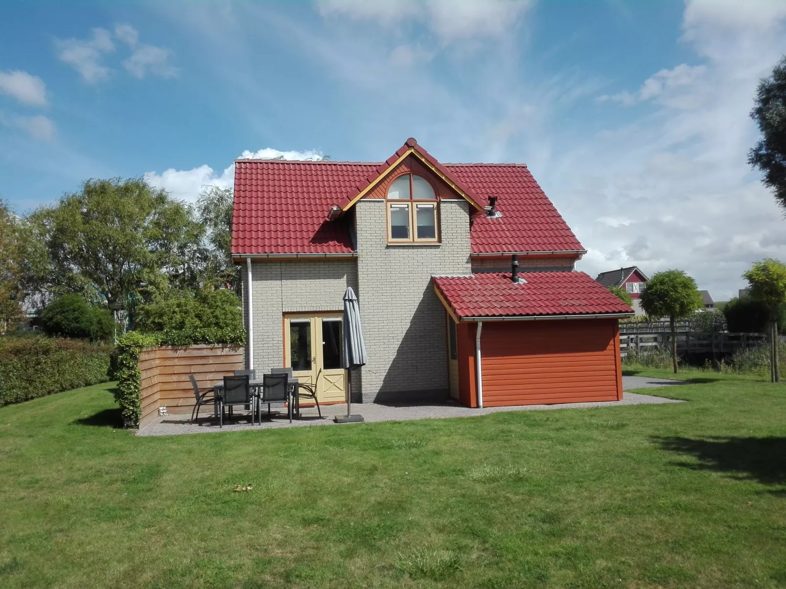 Einmalige, ruhige Ferienvilla im Grünen-Inside