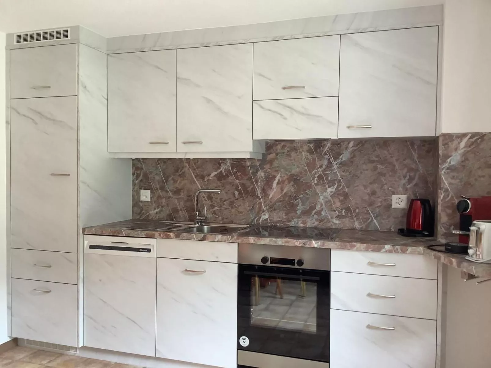 Sonnige 2.5-Zimmer Wohnung an ruhiger Lage-Dedans