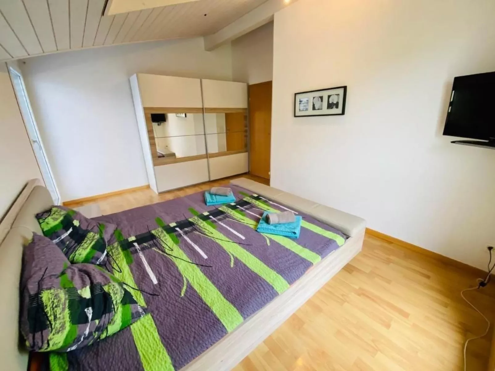 Leons Holiday Homes-Inside