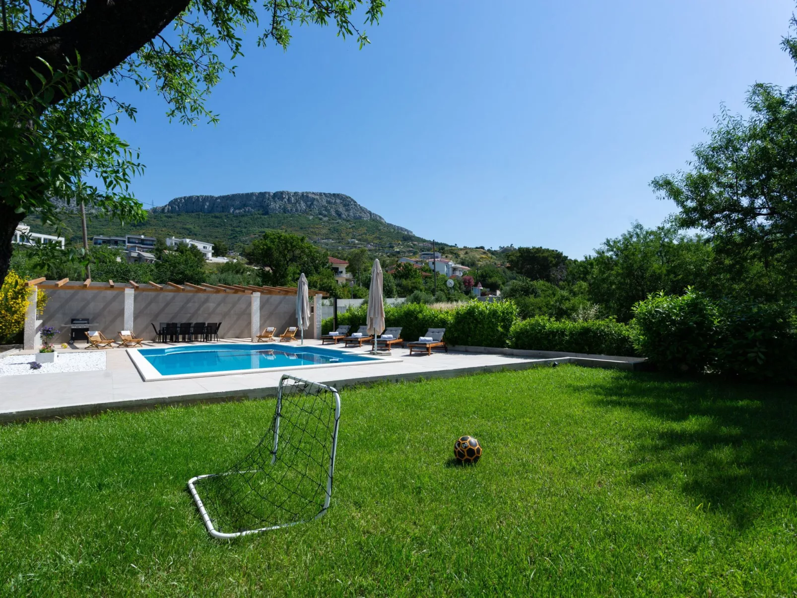 Villa Melki mit großem Privatpool-Outside