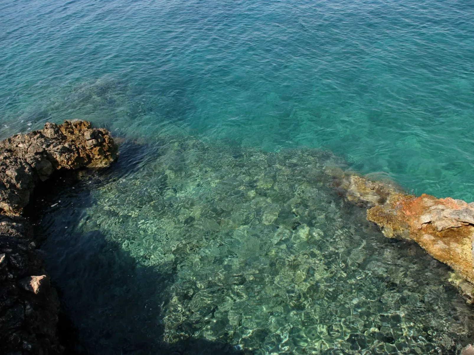 Kleines Steinhaus in einem ruhigen Ort auf der Insel Solta-Draußen