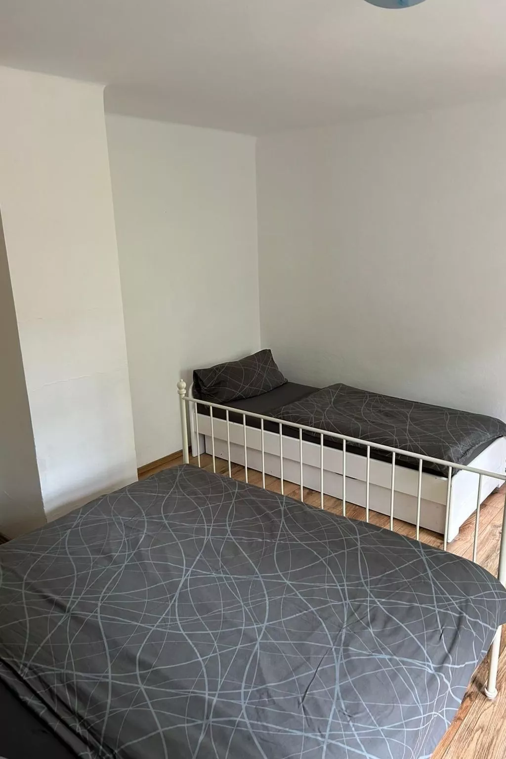 Traditionelles Haus, umgeben von Wäldern in Ralsko-Inside