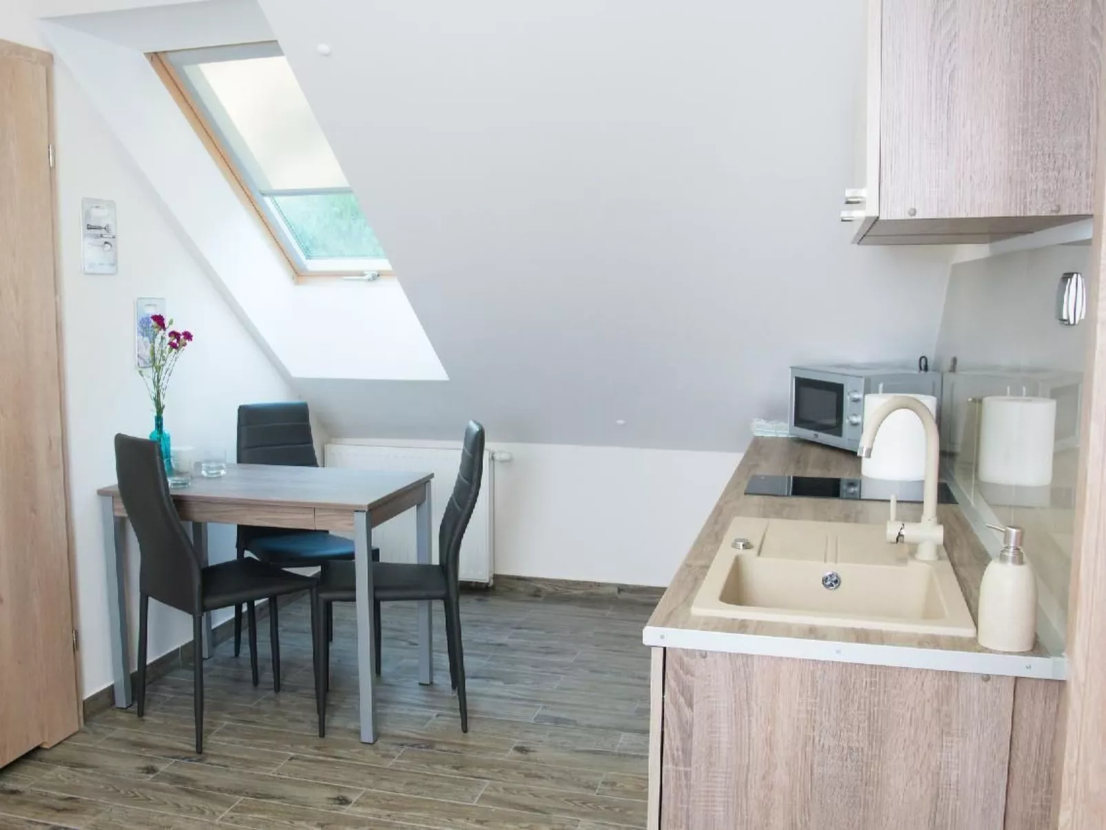 "Suite A" mit Blick auf das Wasser-Dedans