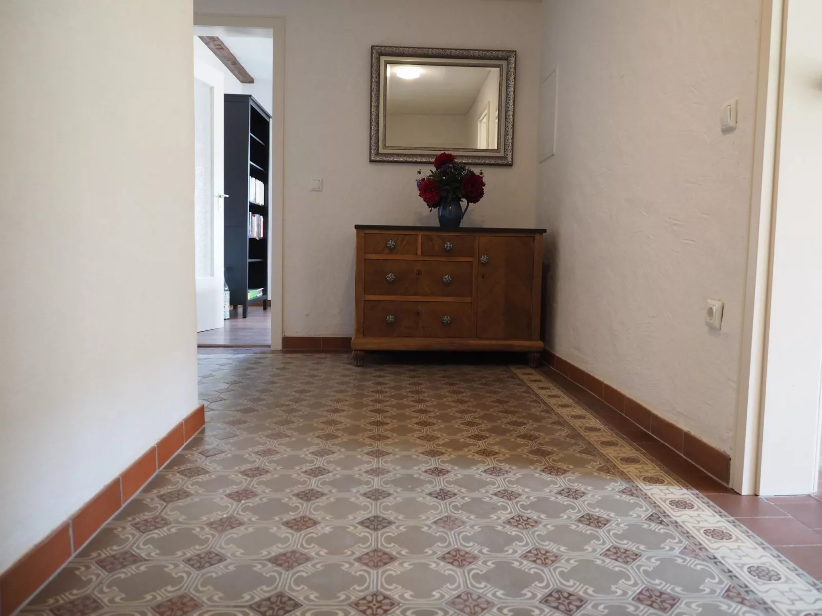 Hochwertige Ferienwohnung mit Terrasse und Garten-Dedans