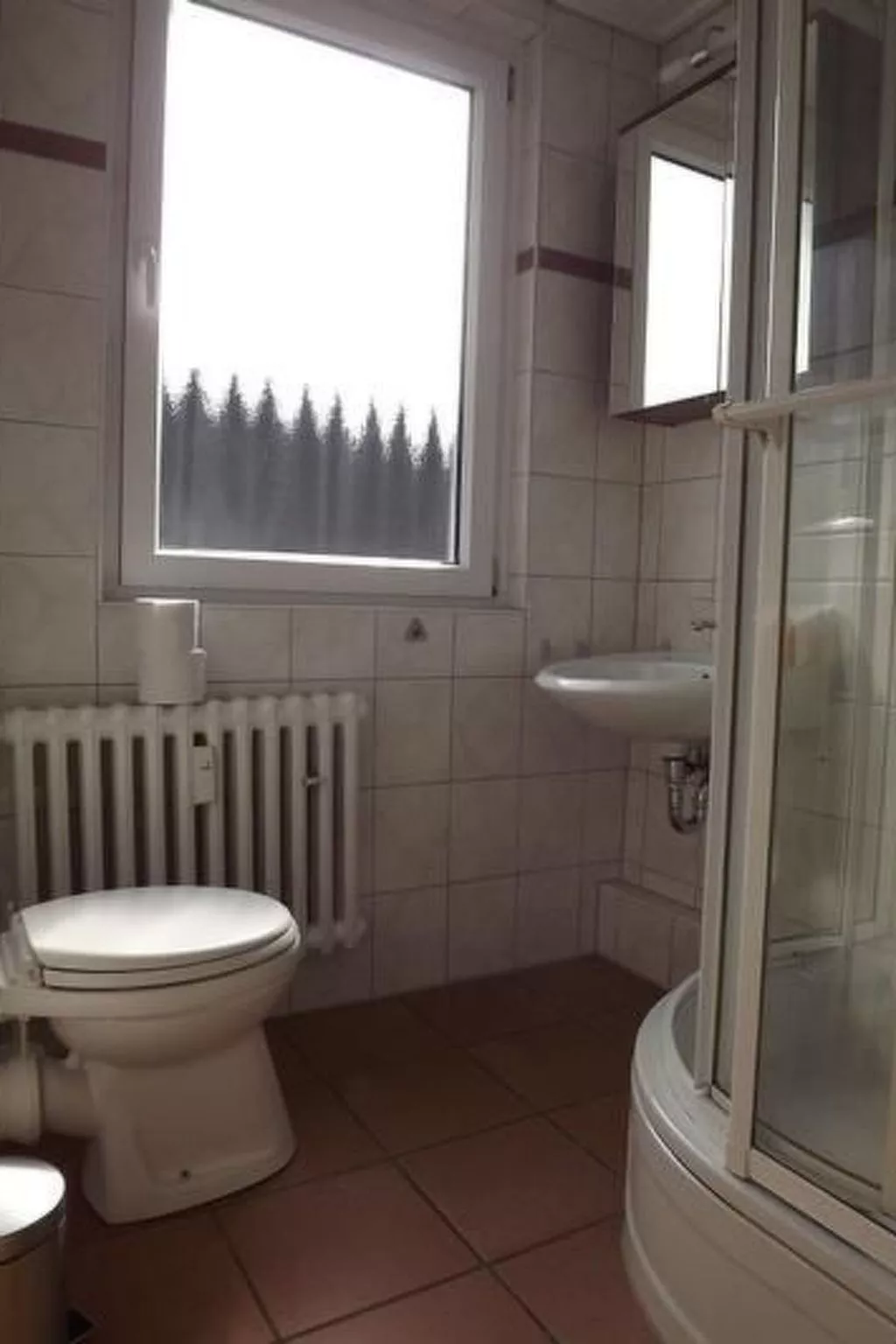 Mit Garten, Grill und Terrasse-Drinnen