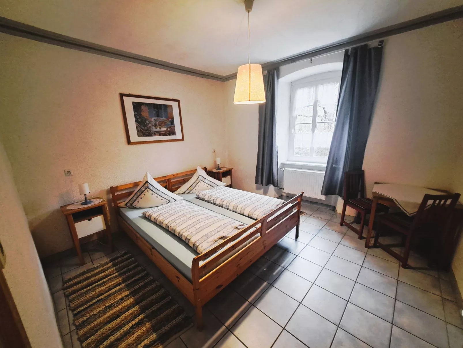 Mit Garten und Parkplatz-Dedans