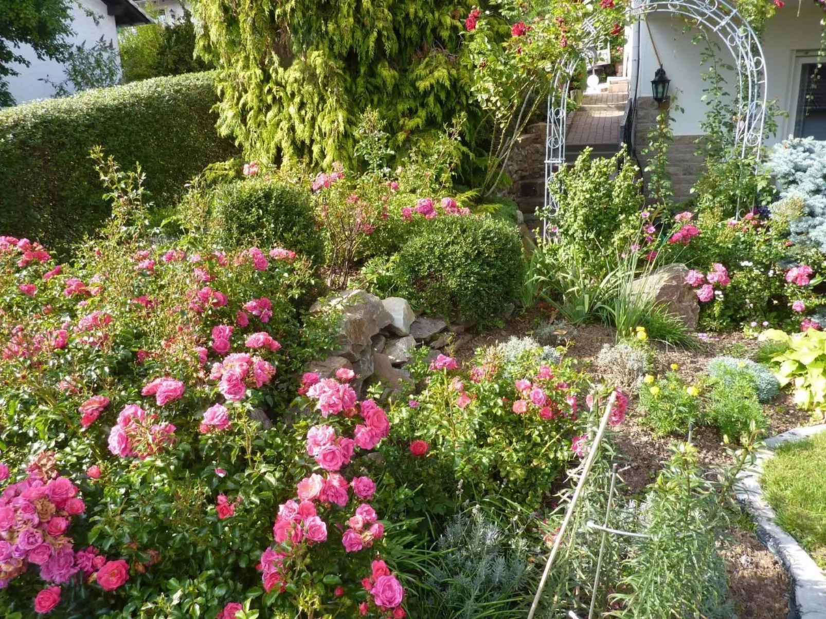 Appartement mit Terrasse, Garten und Grill-Draußen