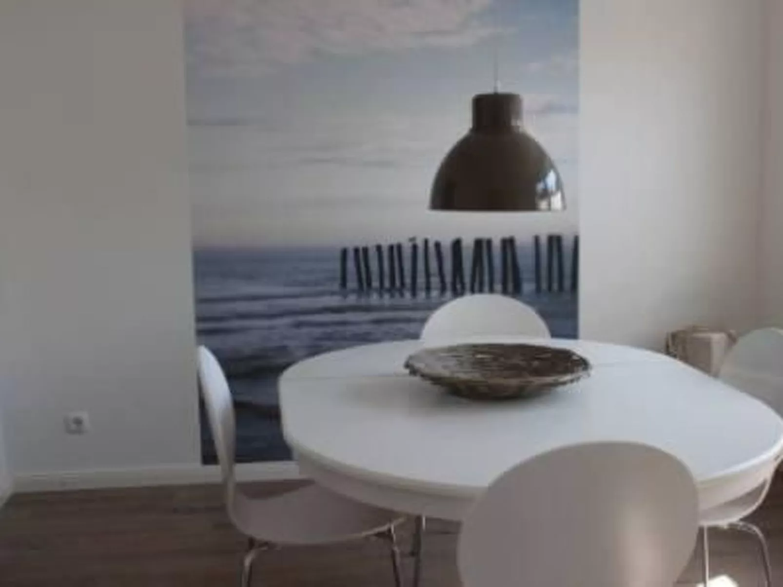 Mit Garten und Parkplatz-Drinnen