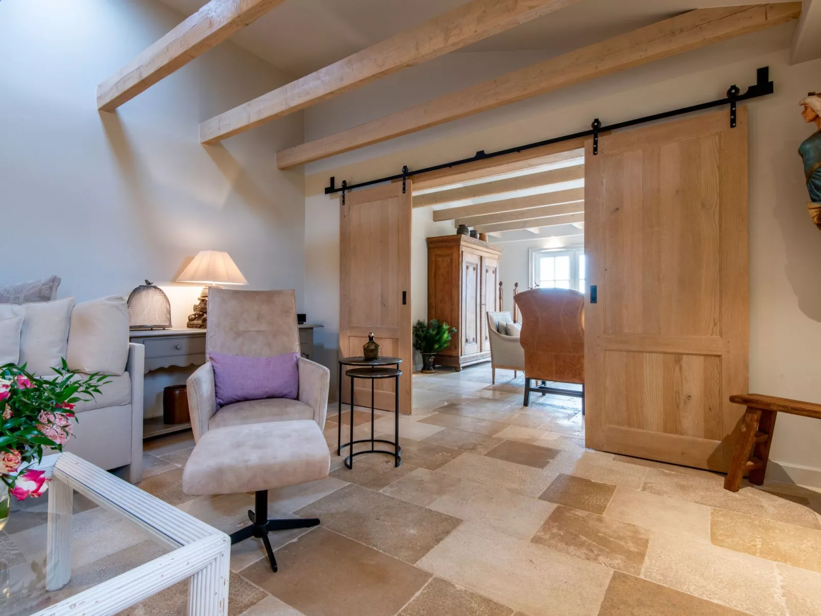 In Großmorsum mit Terrasse und Grill-Dedans