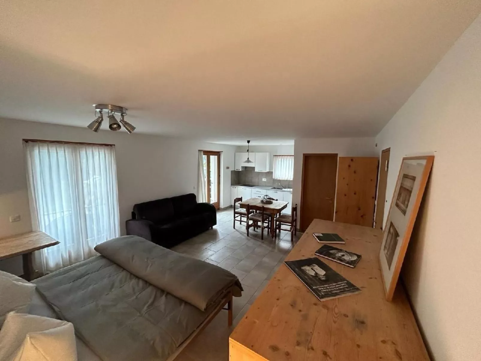 Einzimmerwohnung mit Bergblick-Image-tags.info