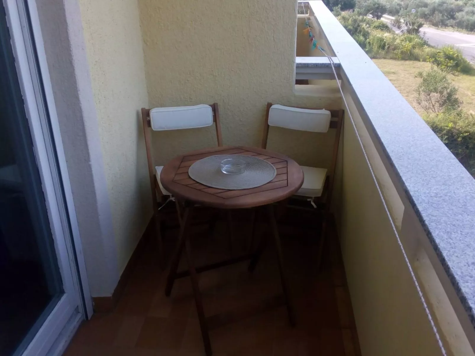 "Blaues" Apartment mit Swimmingpool-Drinnen