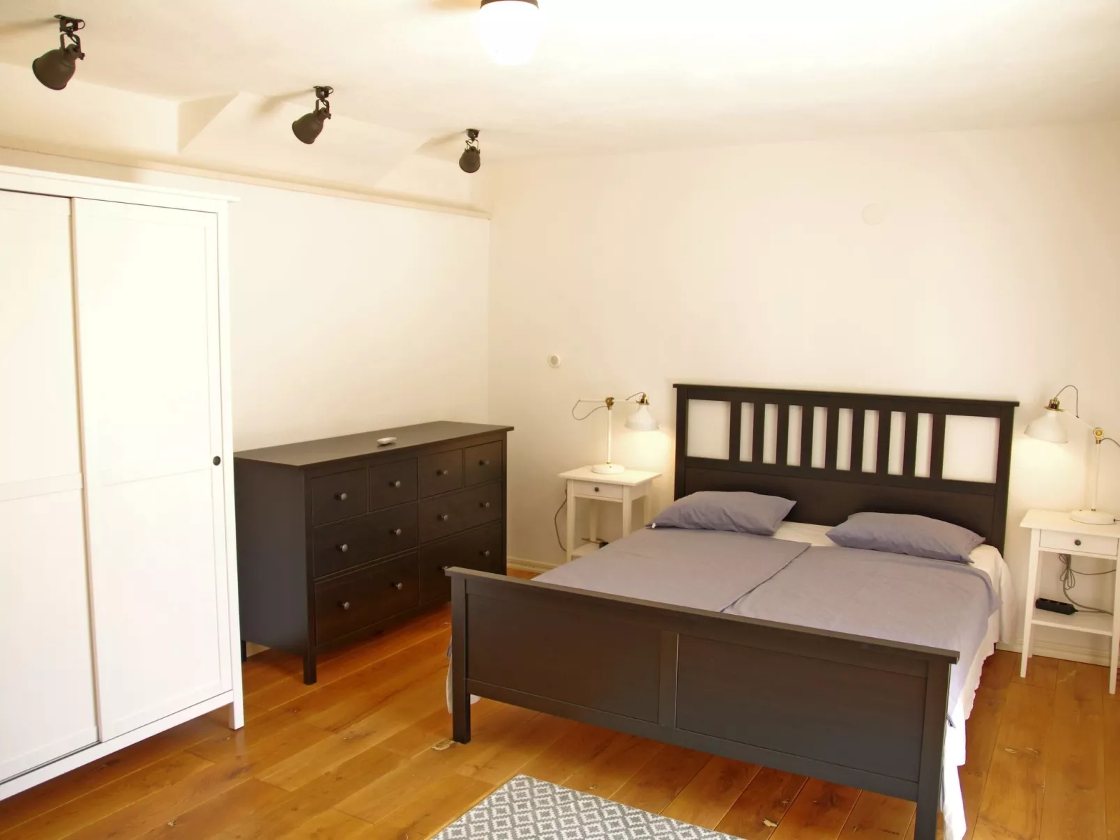 Schönes Ferienhaus mit privatem Pool-Inside