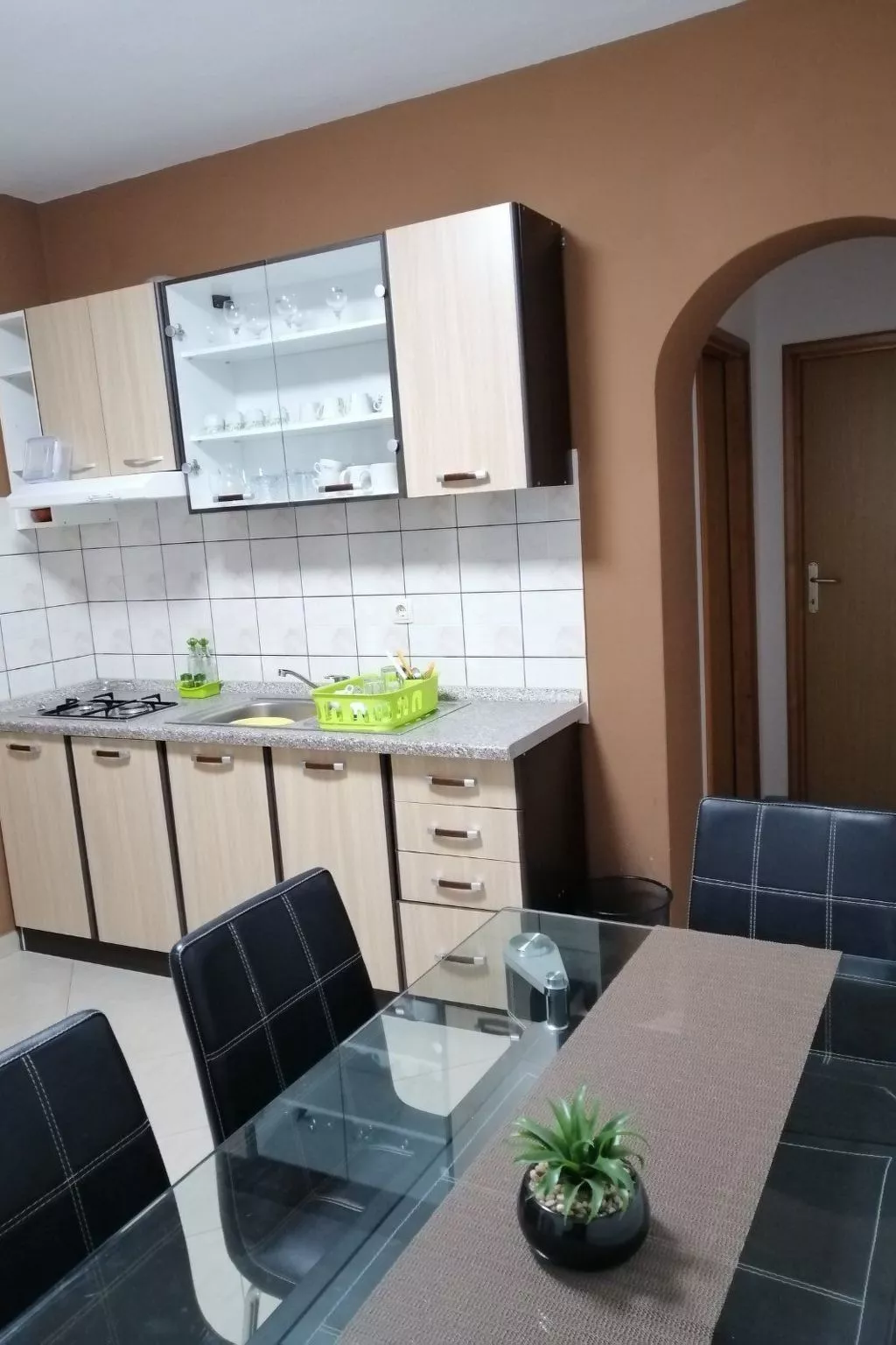 Mit Blick auf das Wasser-Inside