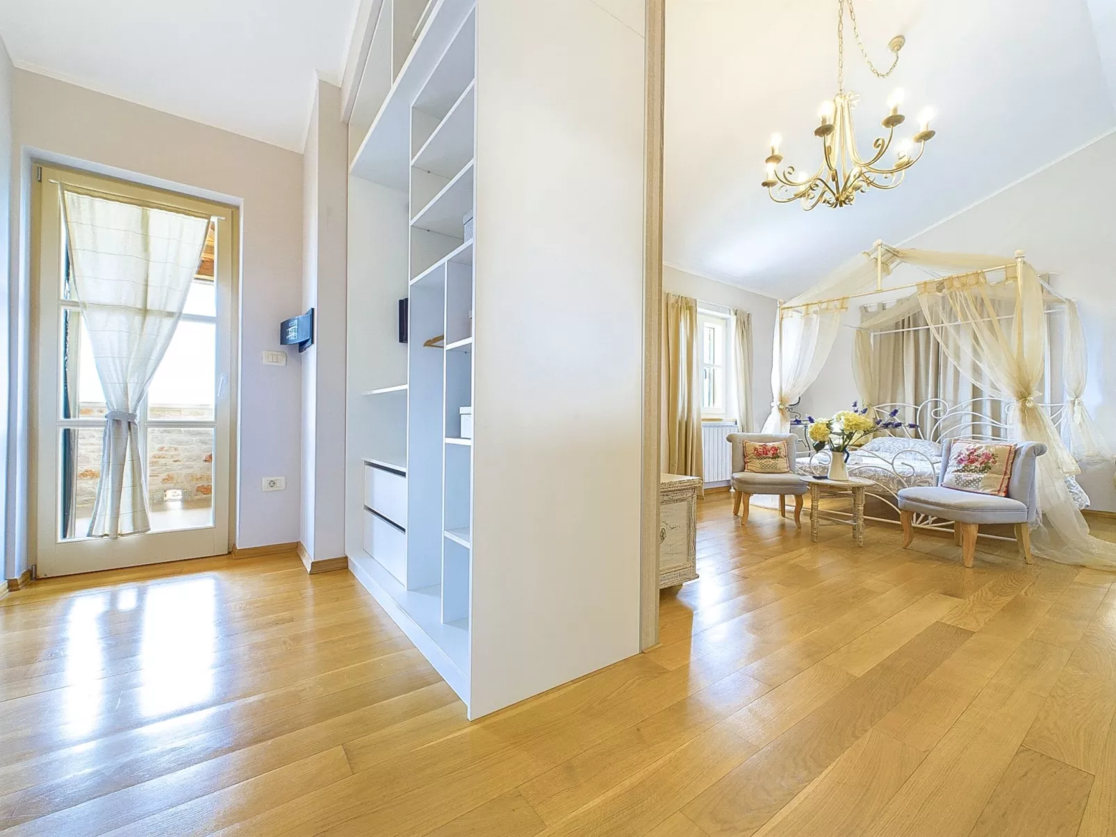 Luxuriöse Villa mit Schwimmbad und großem Garten-Dedans