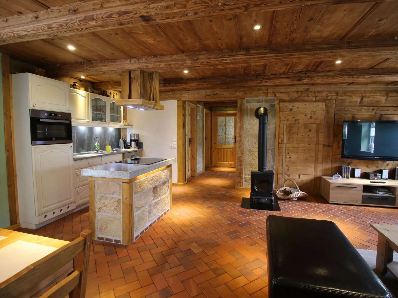 Appartement mit Garten, Grill und Terrasse-Drinnen