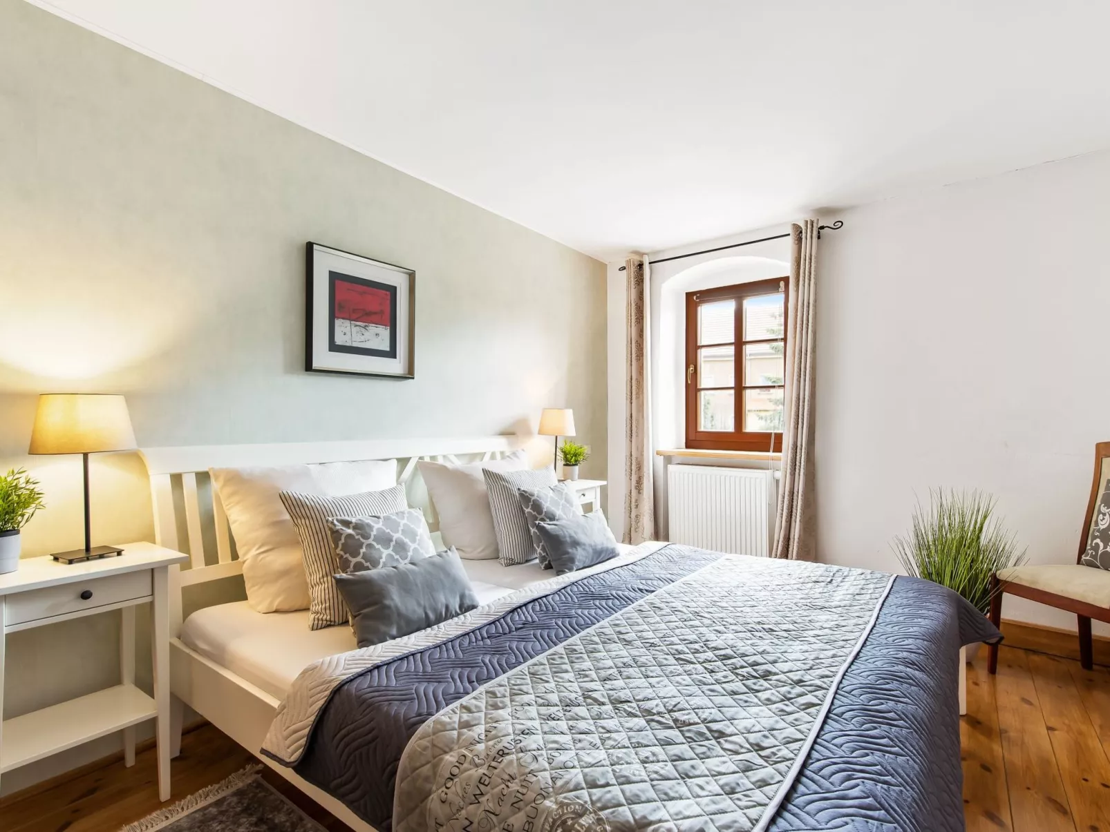 Mit Garten, Grill und Terrasse-Drinnen