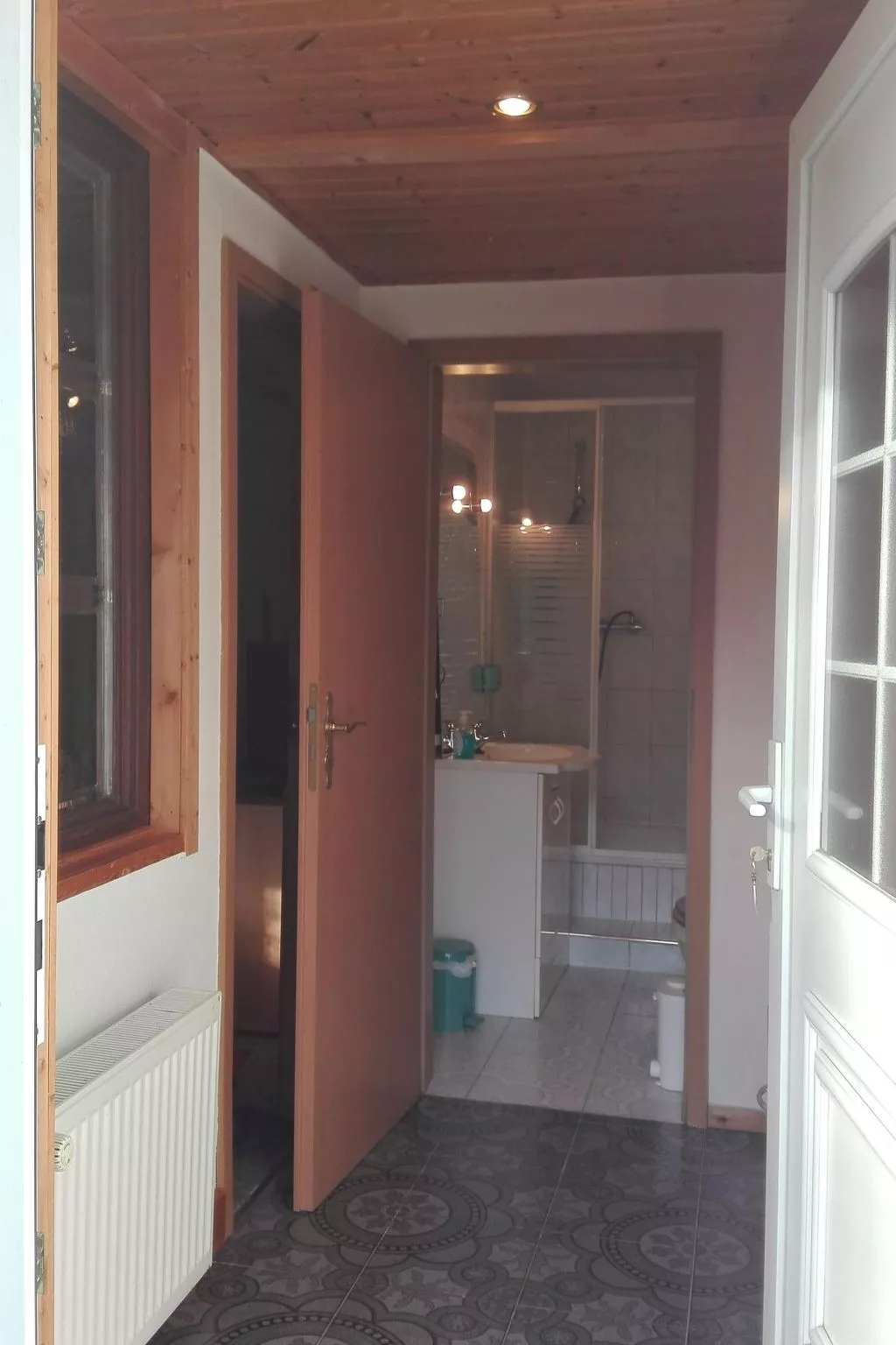 Ruhiggelegene Wohnung mit Garten und Terrasse-Drinnen