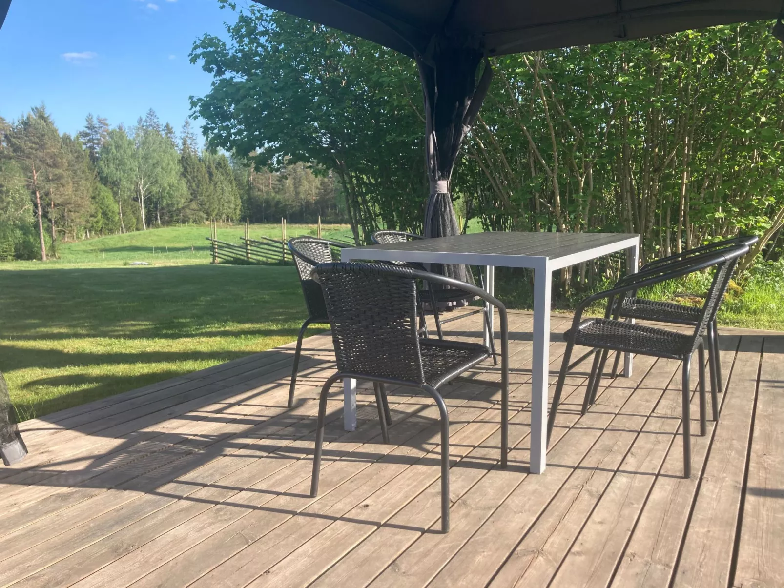 Charmantes Holzhaus mit eigenem Ruderboot-Inside