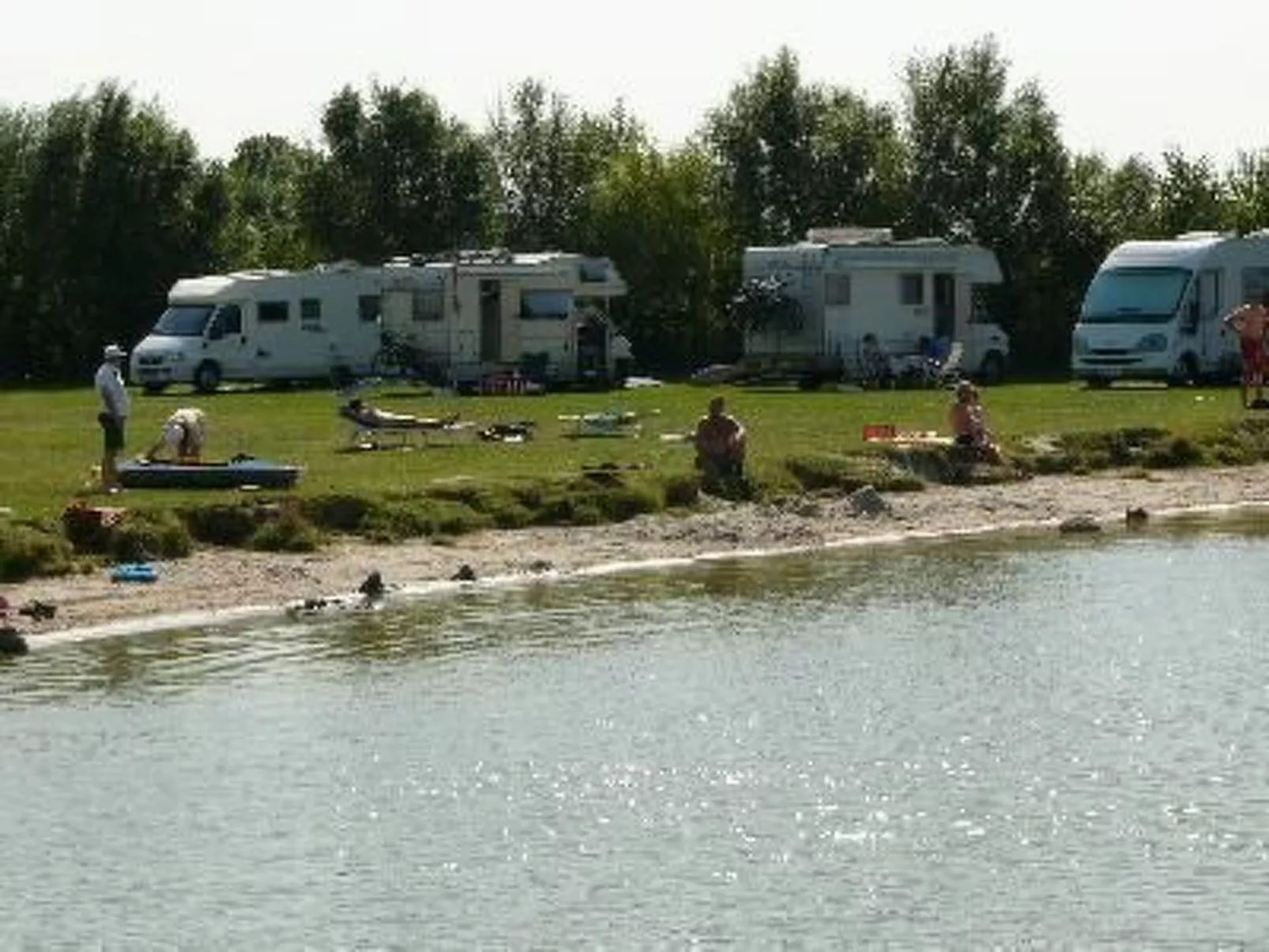 Mit zwei Schlafzimmern und Terrasse-Drinnen