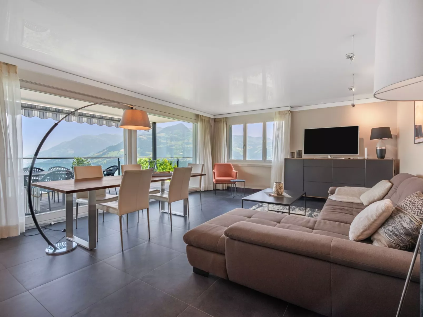 Vierwaldstättersee Panorama-Dedans