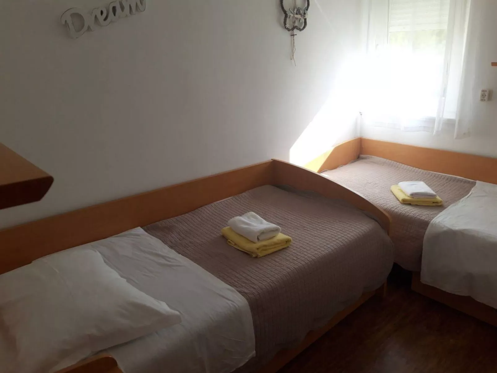 "Violet" mit Swimmingpool-Drinnen