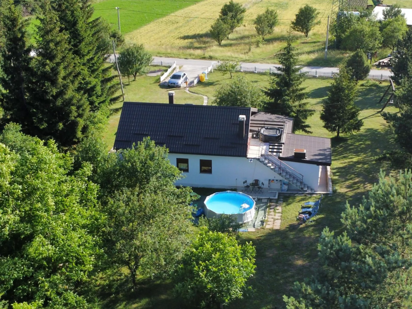 Mit Garten, Grill und Terrasse-Outside