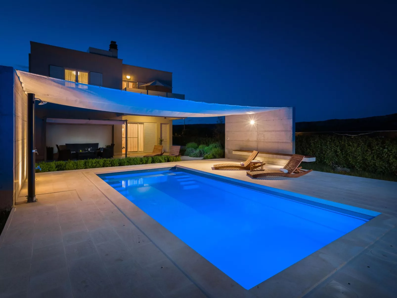 In Dugopolje mit Beheiztem Pool-Outside