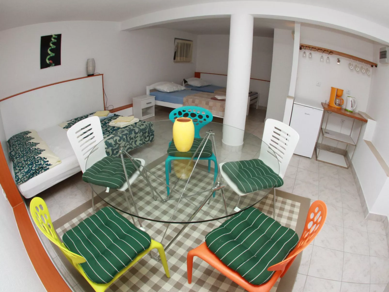 Geräumige Ferienvilla mit Pool und Meerblick-Inside