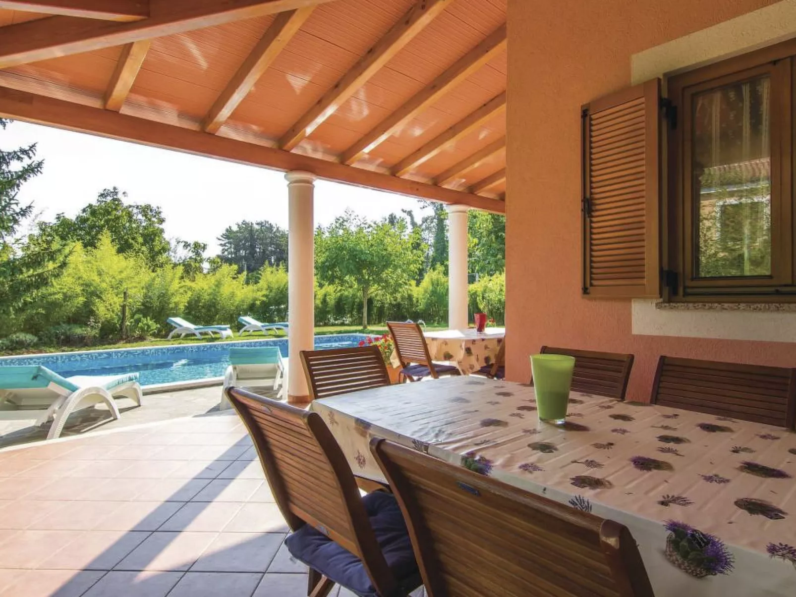 Valmonida mit Pool-Dedans