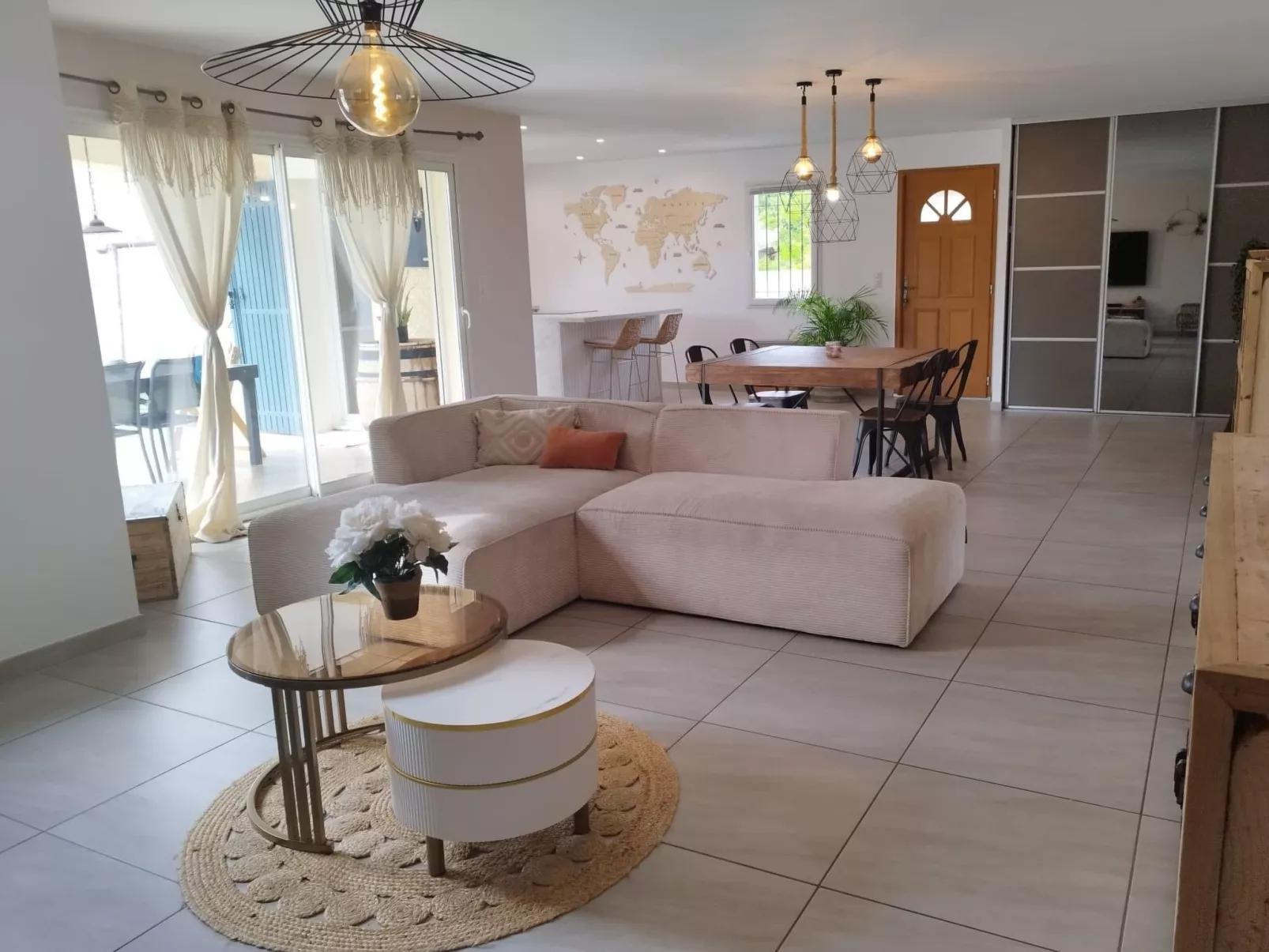 Charmantes Haus mit Pool und Garten-Inside