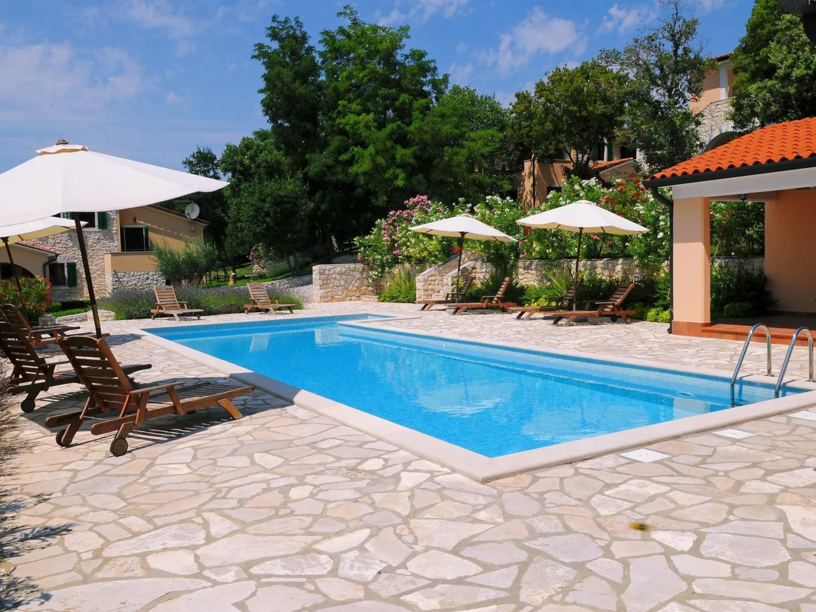 Familiäre 5-Schlafzimmer-Villa mit Gemeinschaftspools-Dehors