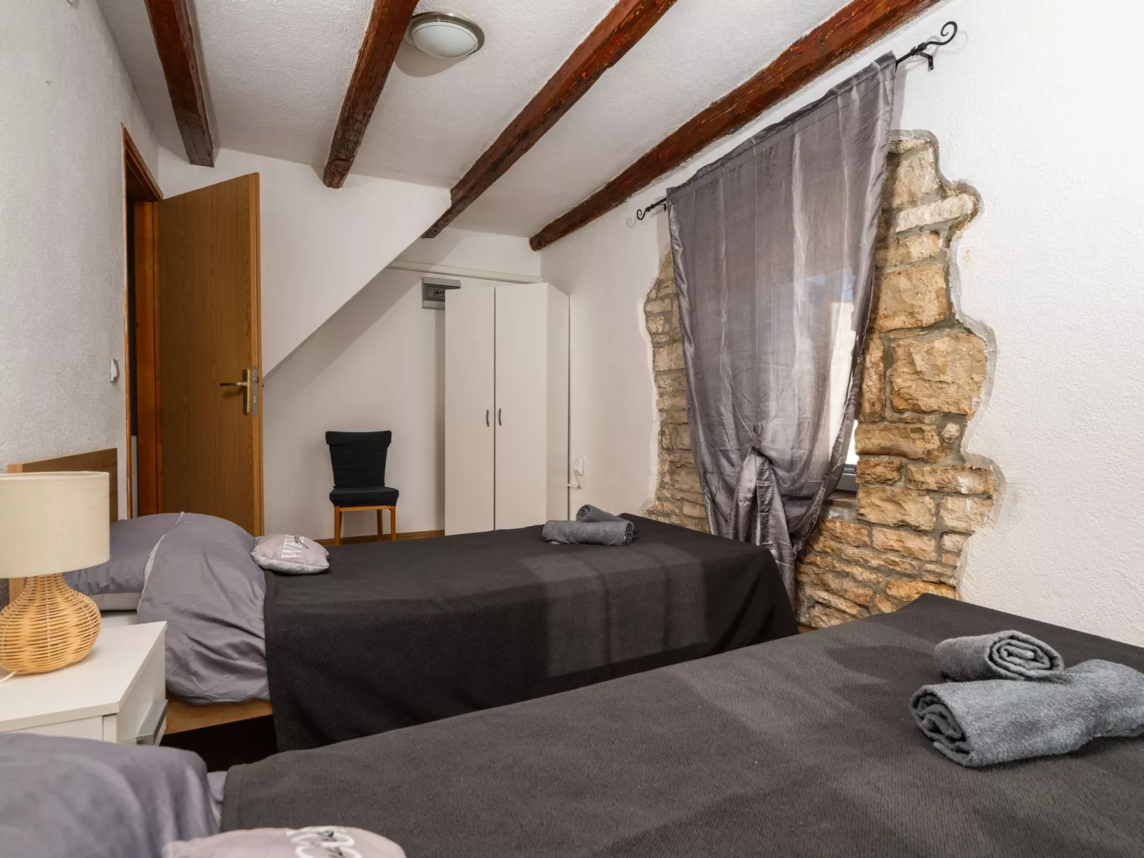 Typisch istrisches Ferienhaus mit Garten-Dedans