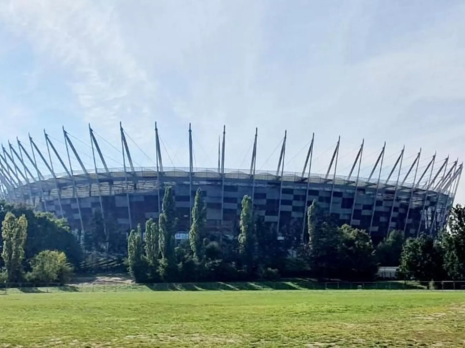 BESSERER PLATZ: Klassisches Warschau-Draußen