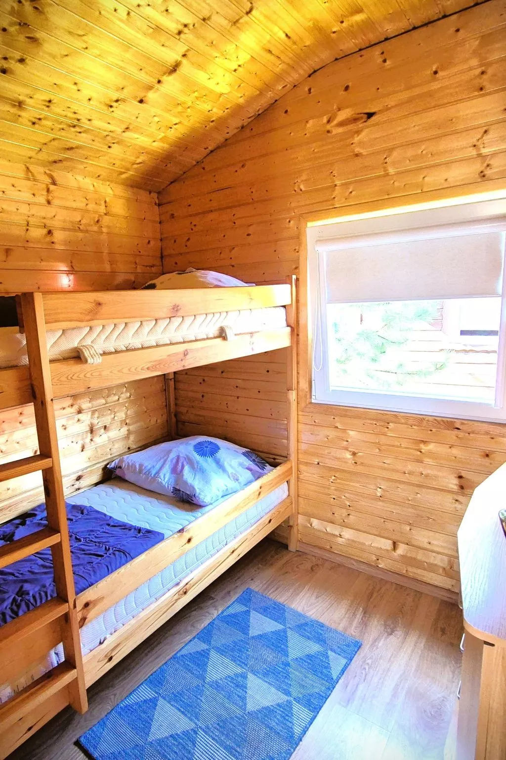 Mit gemeinschaftlichem Pool-Drinnen