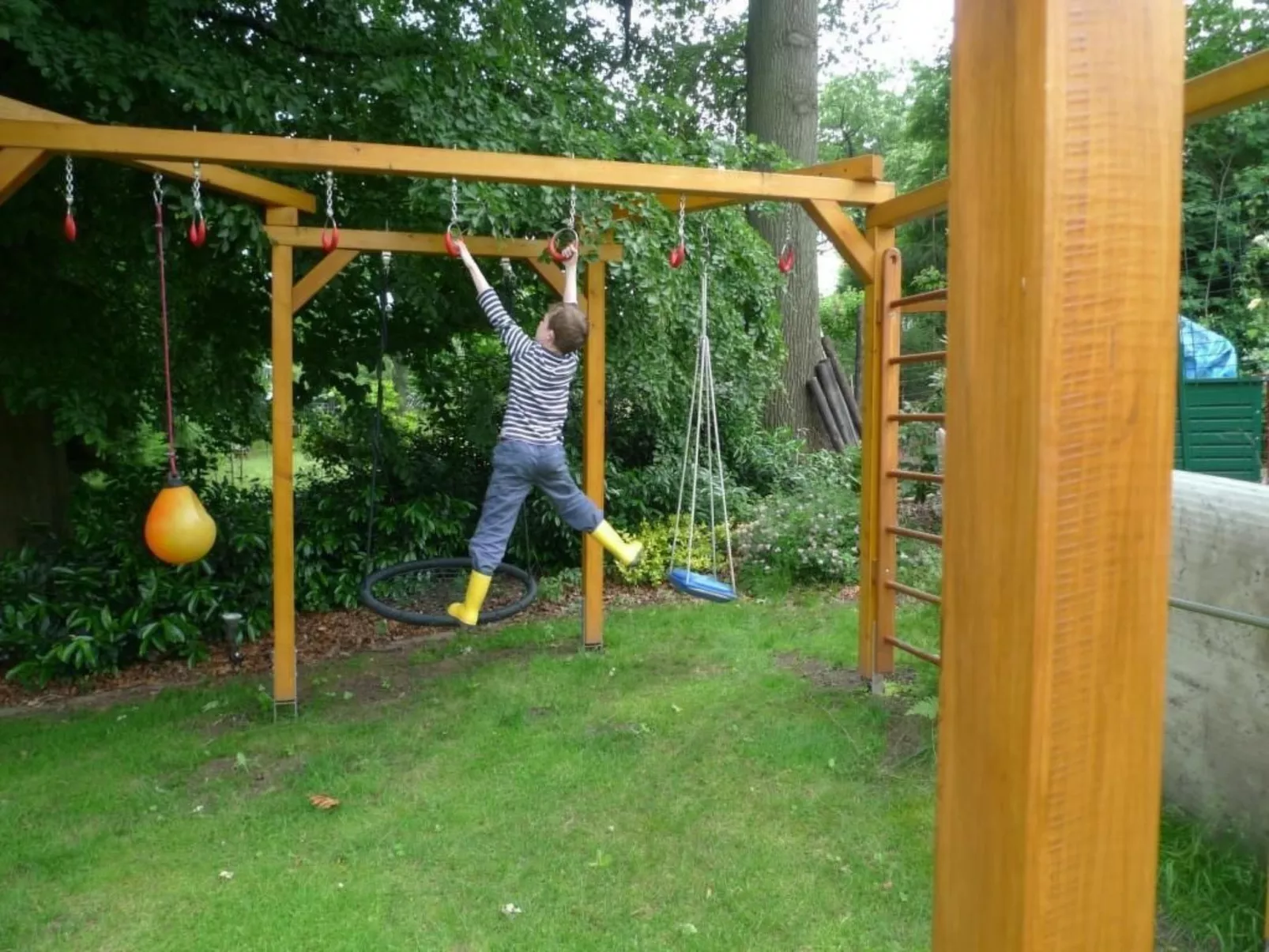 Mit großem Garten und Gemeinschaftspool-Drinnen