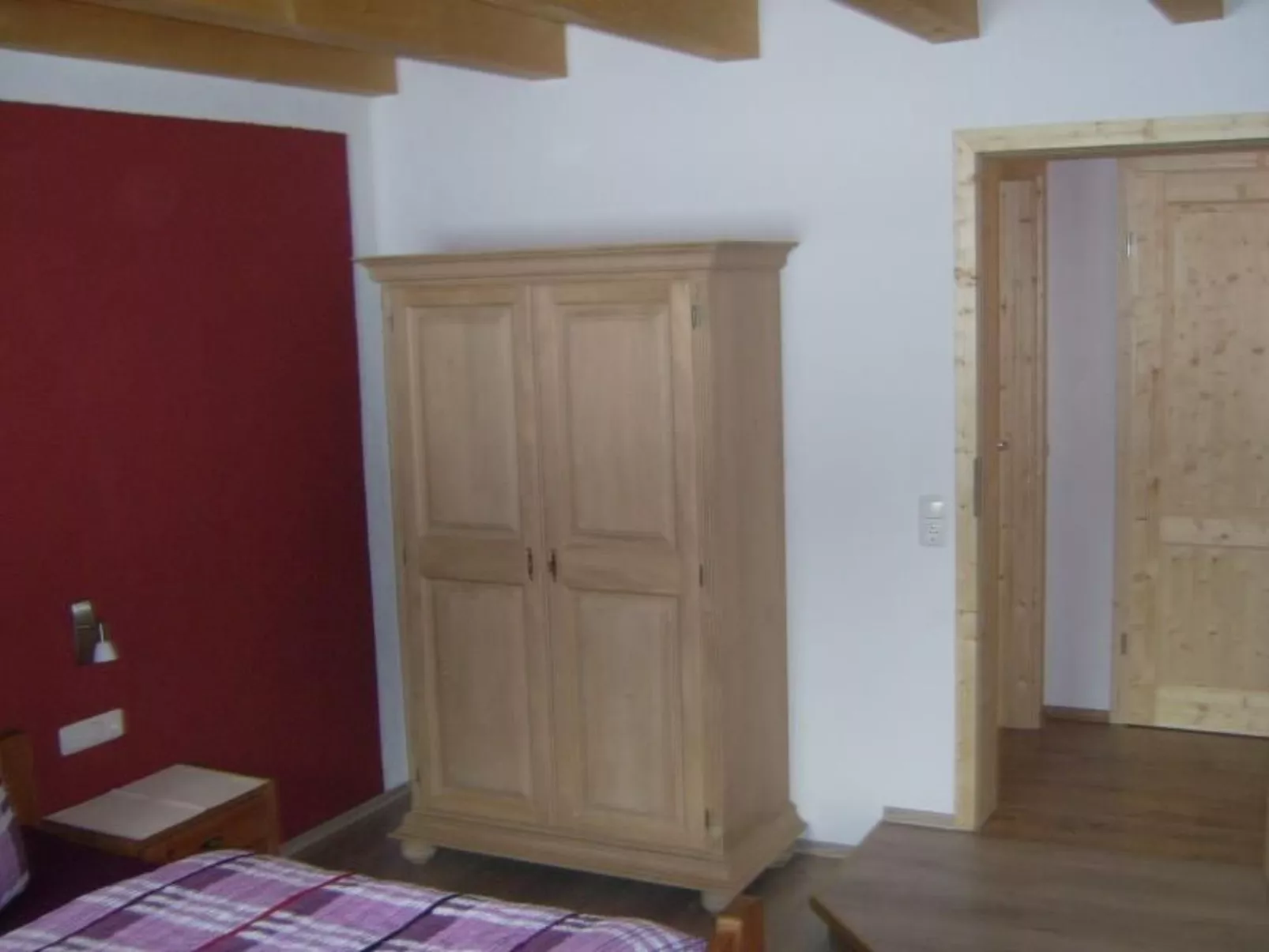 Am Waldrand, ideal für Bergsport-Drinnen