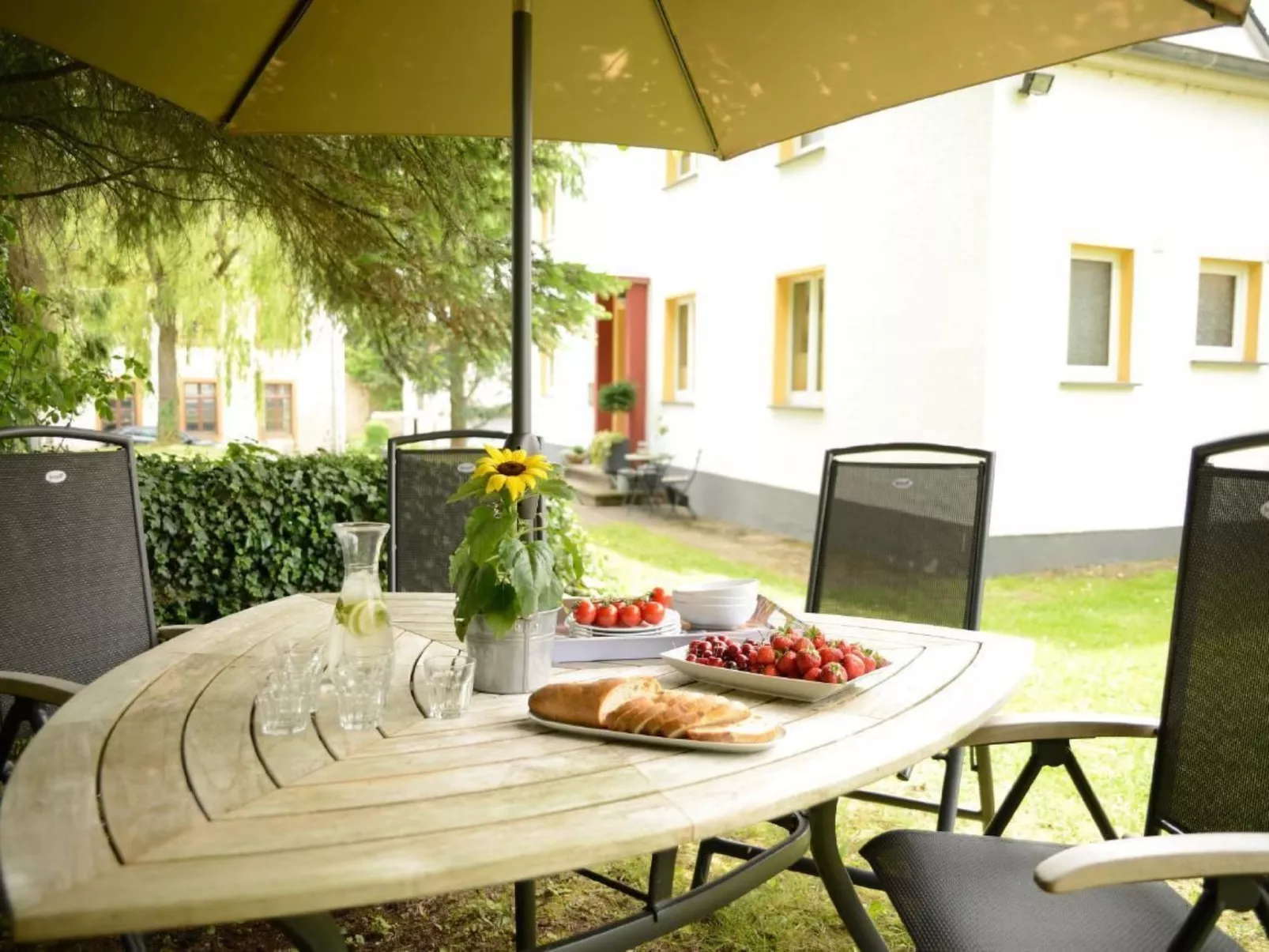 Ruhiges Ferienhaus in Lommersdorf mit Garten-Inside