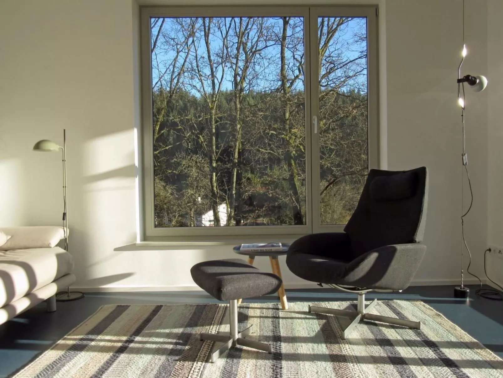 Moderner Holzhausneubau in der Eifel-Dedans