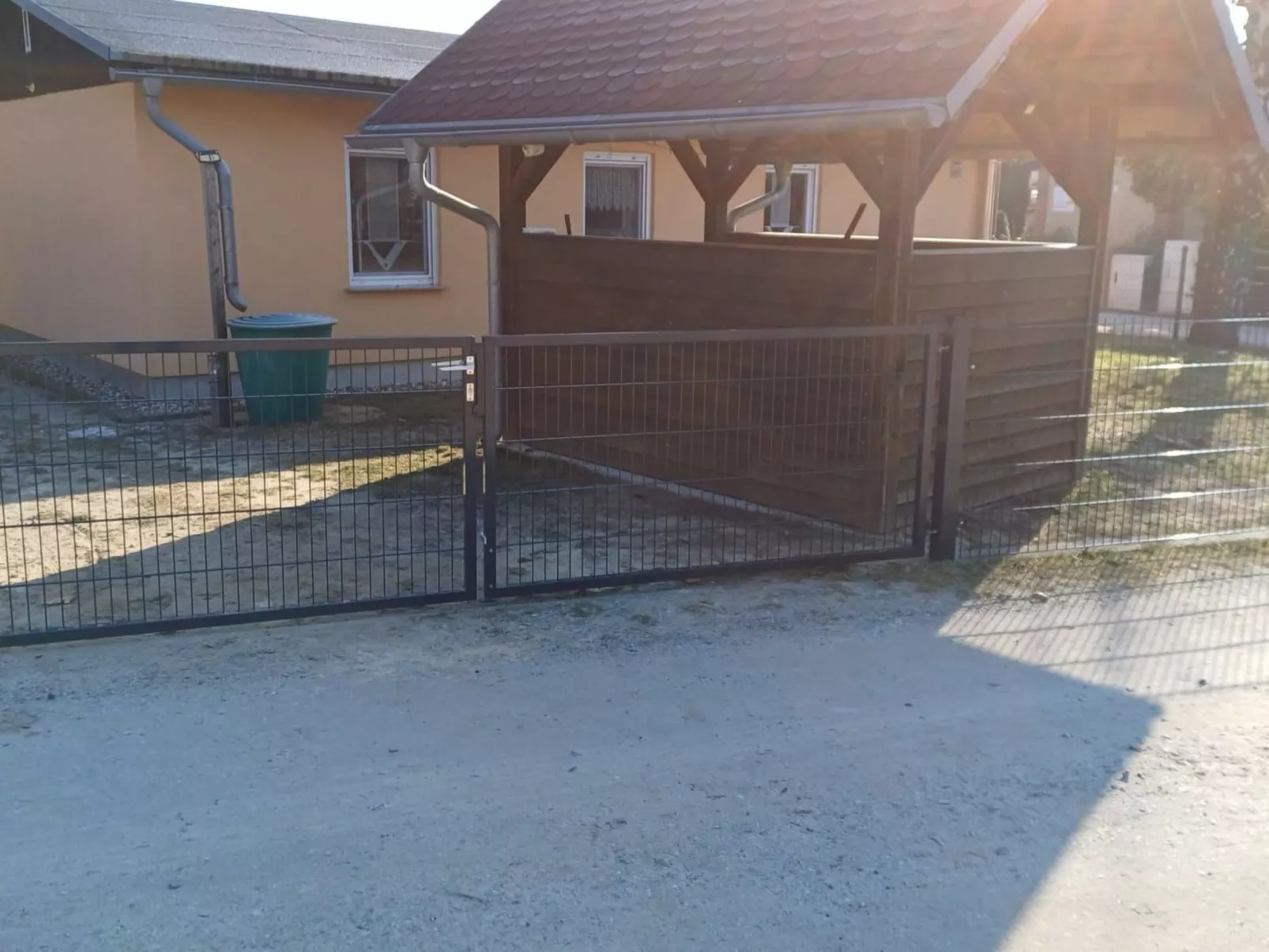 Mit Garten, Grill und Terrasse-Outside