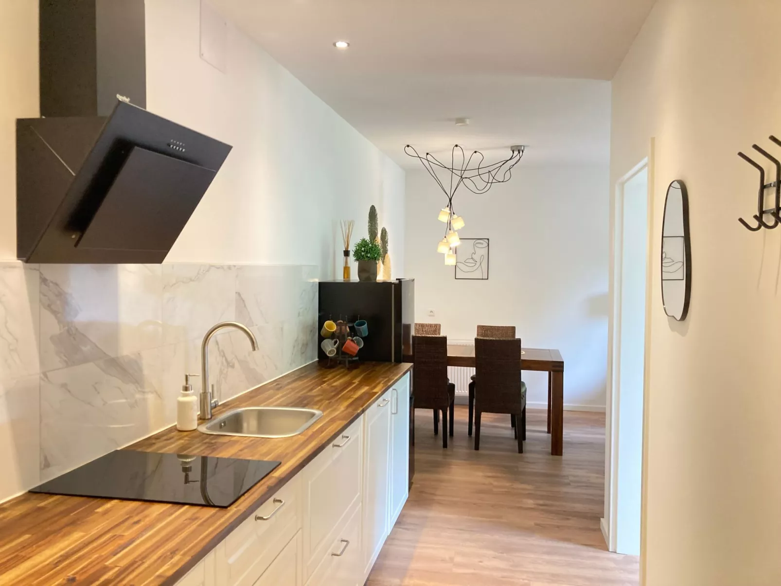 Wohnung mit Balkon und 2 Schlafzimmer-Drinnen