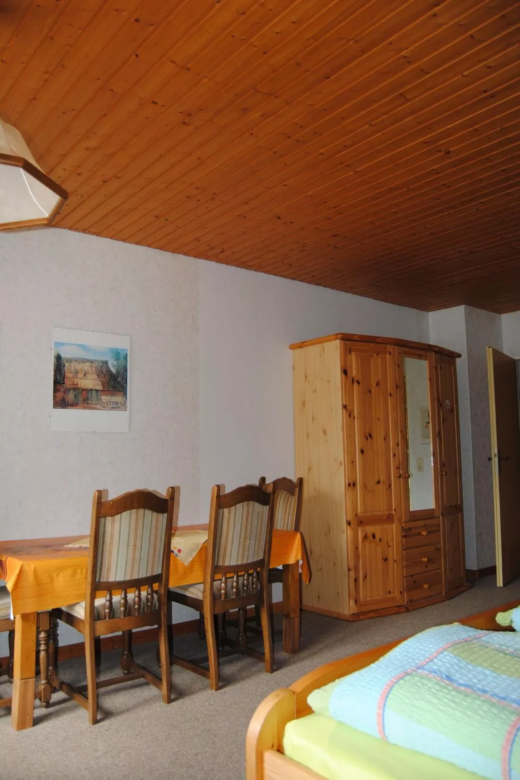 Ländliche Ferienwohnung in beliebtem Gästehaus-Dedans